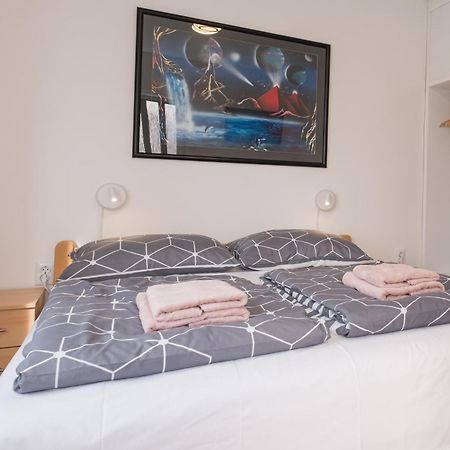 Apartments Lovorik คิร์ก ภายนอก รูปภาพ