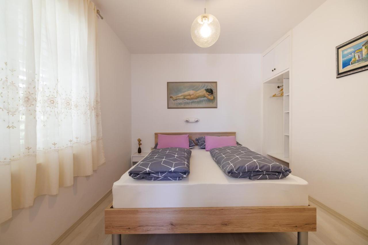 Apartments Lovorik คิร์ก ภายนอก รูปภาพ