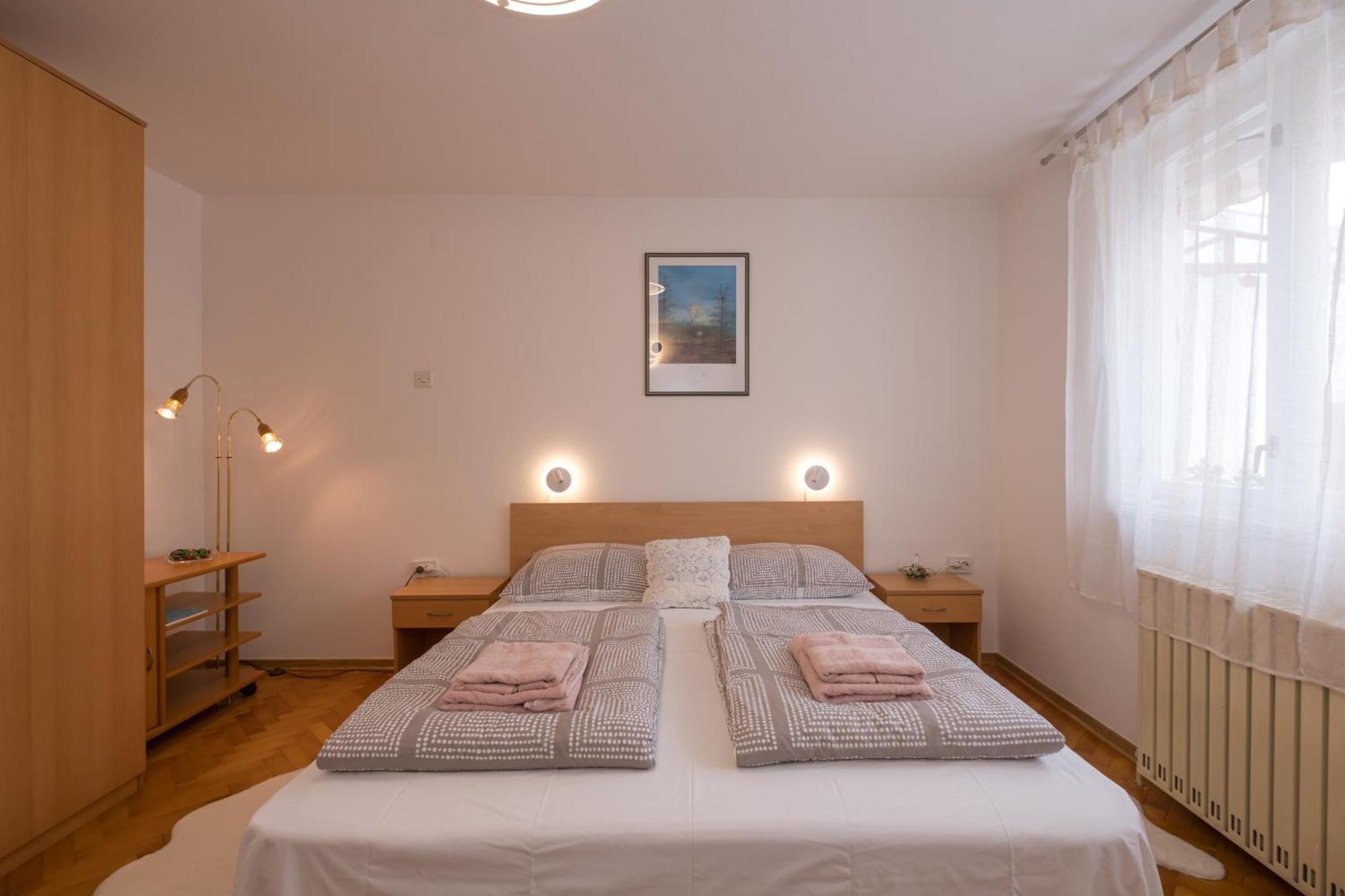 Apartments Lovorik คิร์ก ภายนอก รูปภาพ
