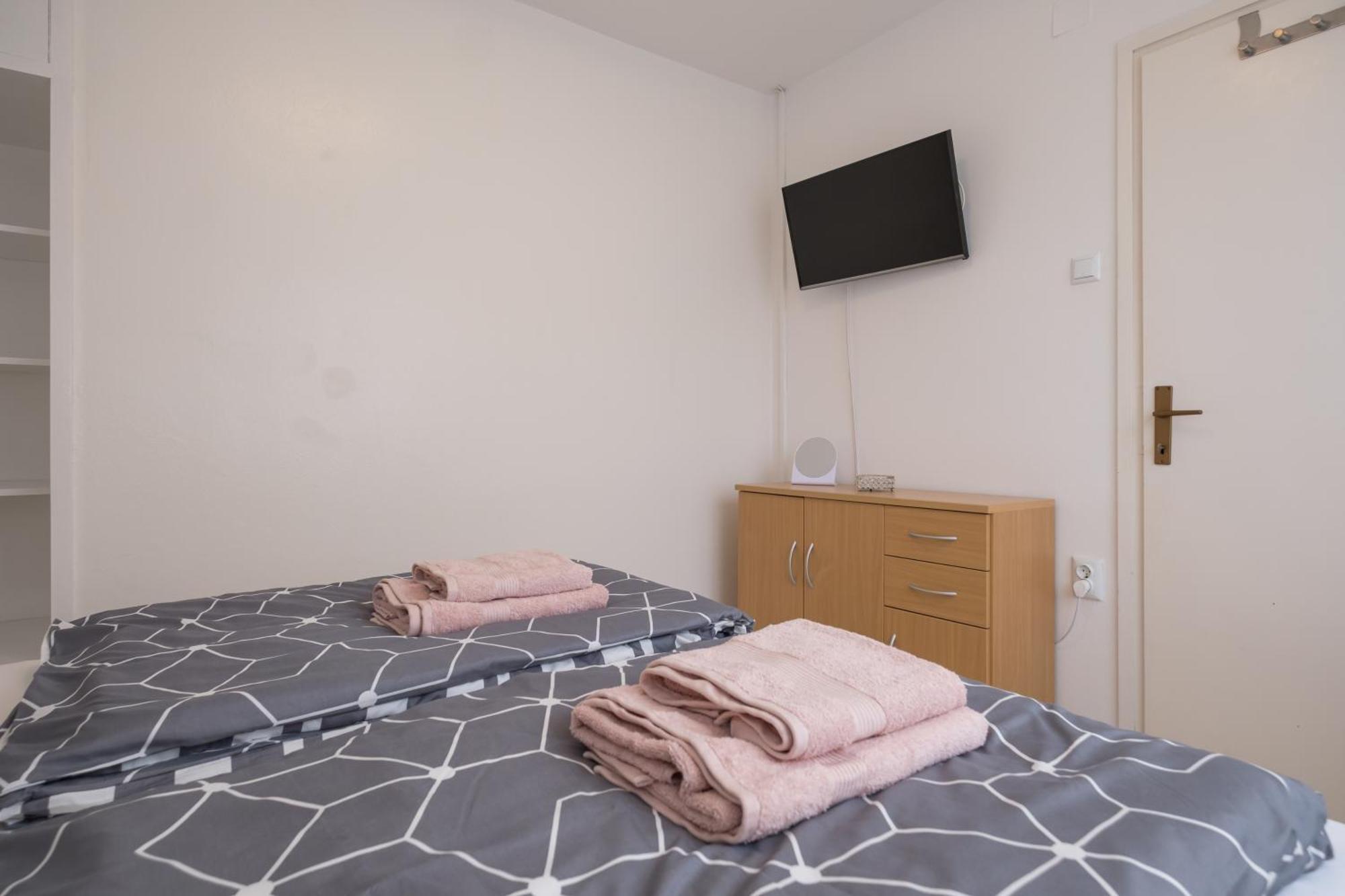 Apartments Lovorik คิร์ก ภายนอก รูปภาพ
